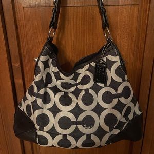 Pre-owned coach fabric shoulder bag.  Excellent condition.